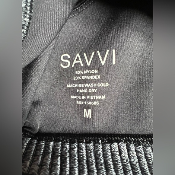 Savvi Survivor Black Zip Front Cross Back Strappy Sports Bra. Size M - Picture 7 of 8